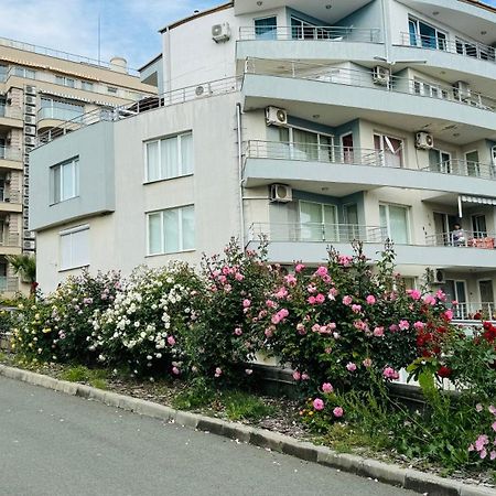 Апартаменти "Бриз" Свети Влас Екстериор снимка